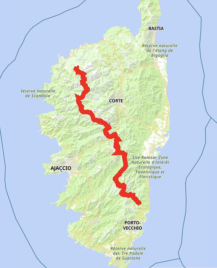 Tracé du parcours du GR20 sur une carte de la Corse